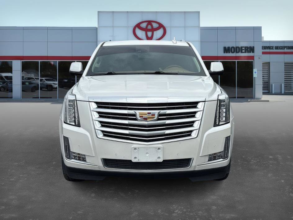 2016 Cadillac Escalade Platinum photo 2