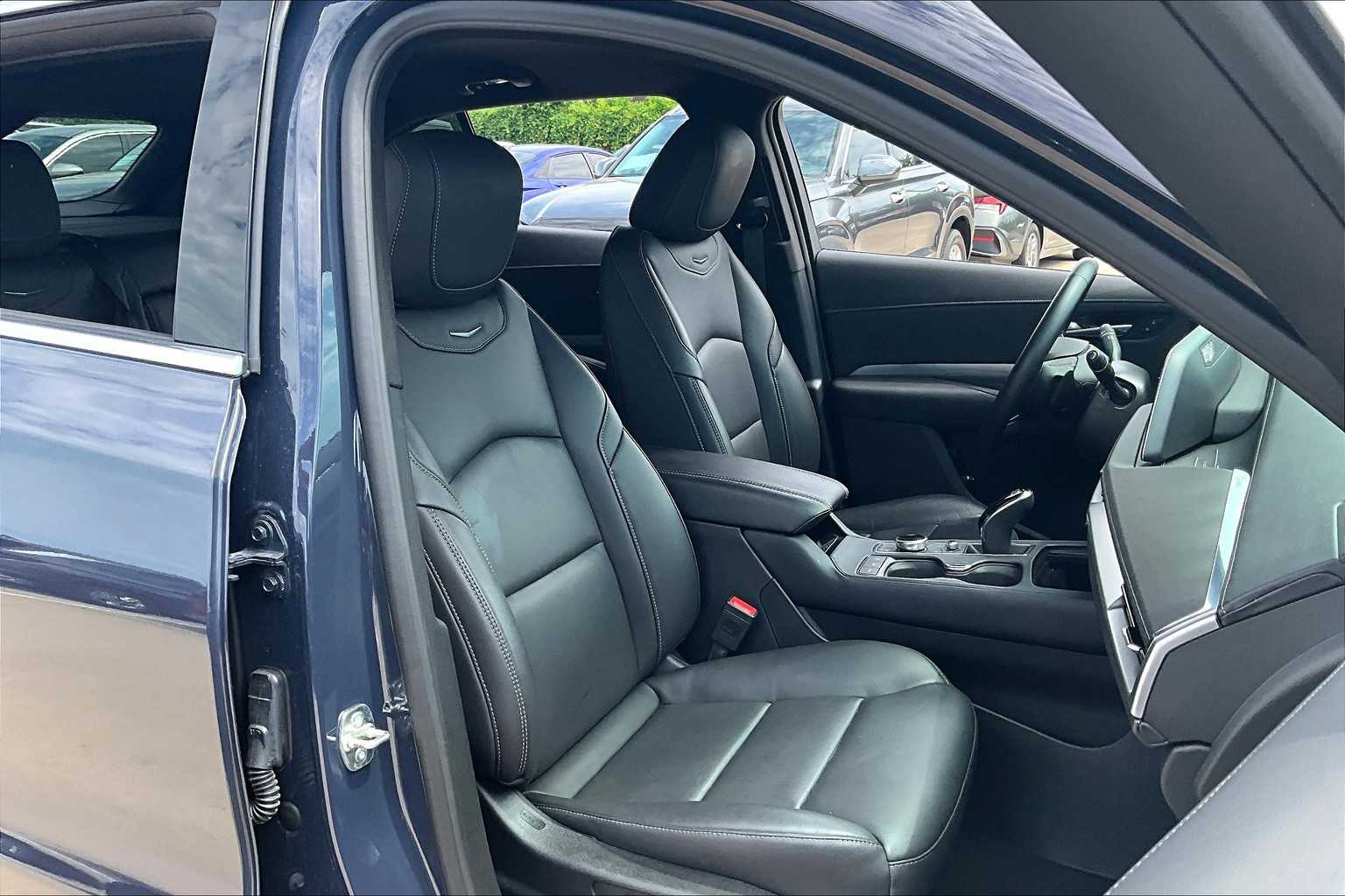 2025 Cadillac XT4 Premium Luxury photo 8