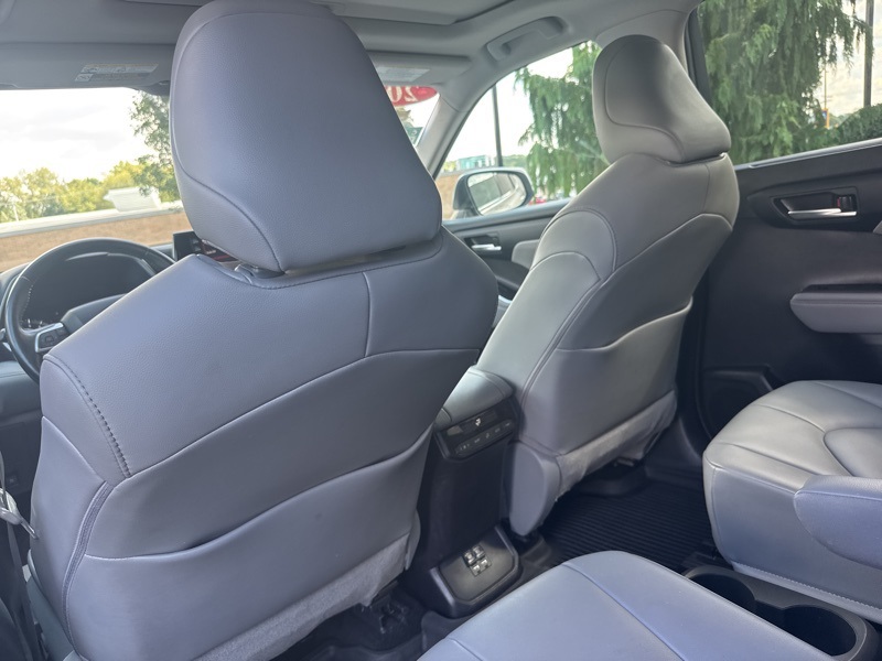 2021 Toyota Highlander XLE photo 36