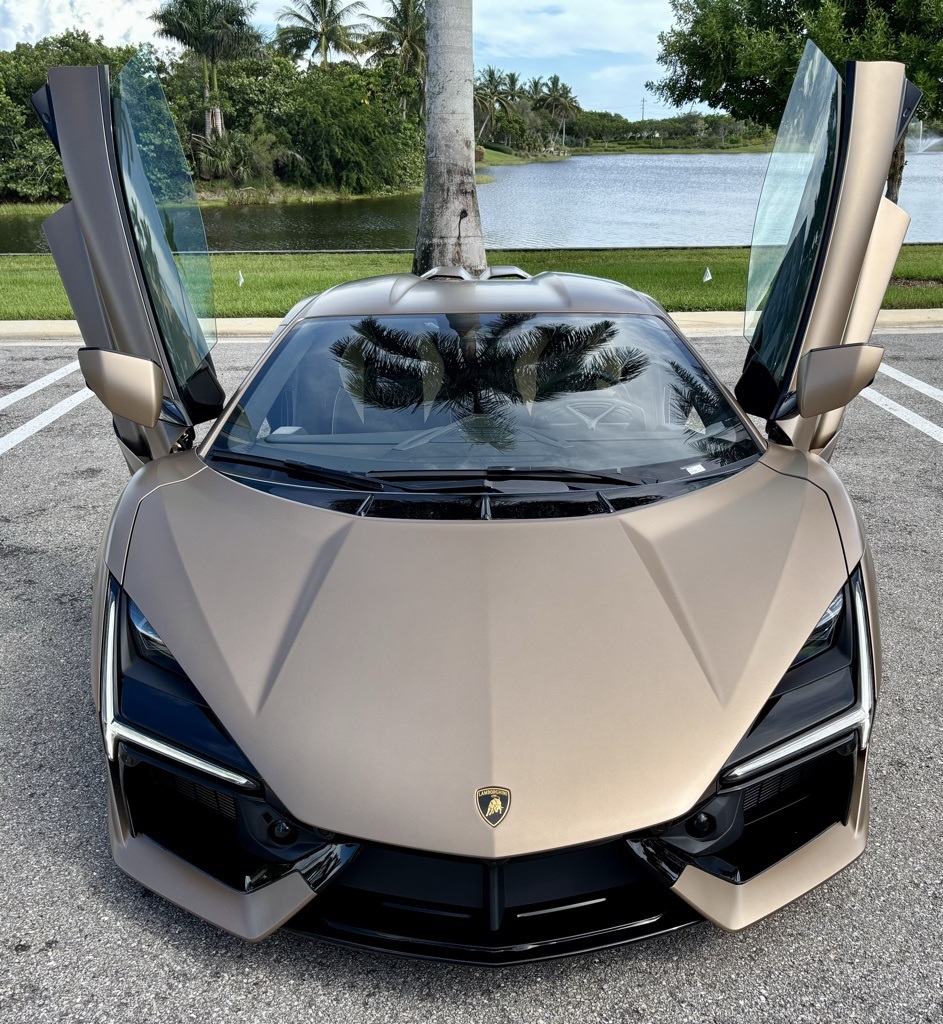 2024 Lamborghini Revuelto photo 4