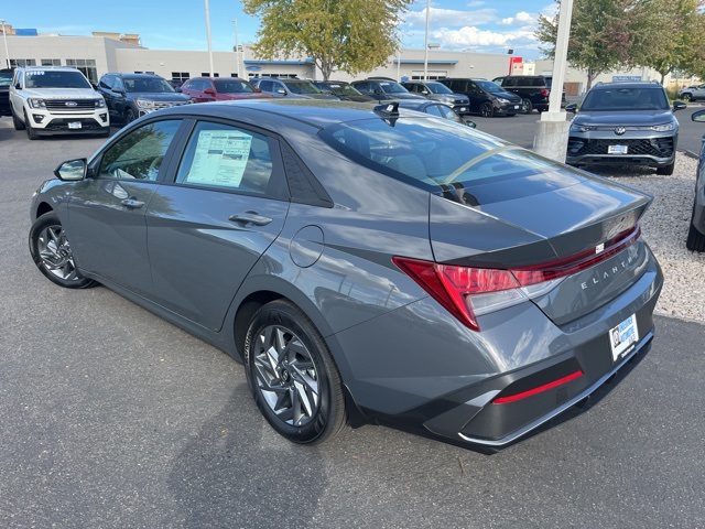 2025 Hyundai Elantra Blue SEL Sport photo 3