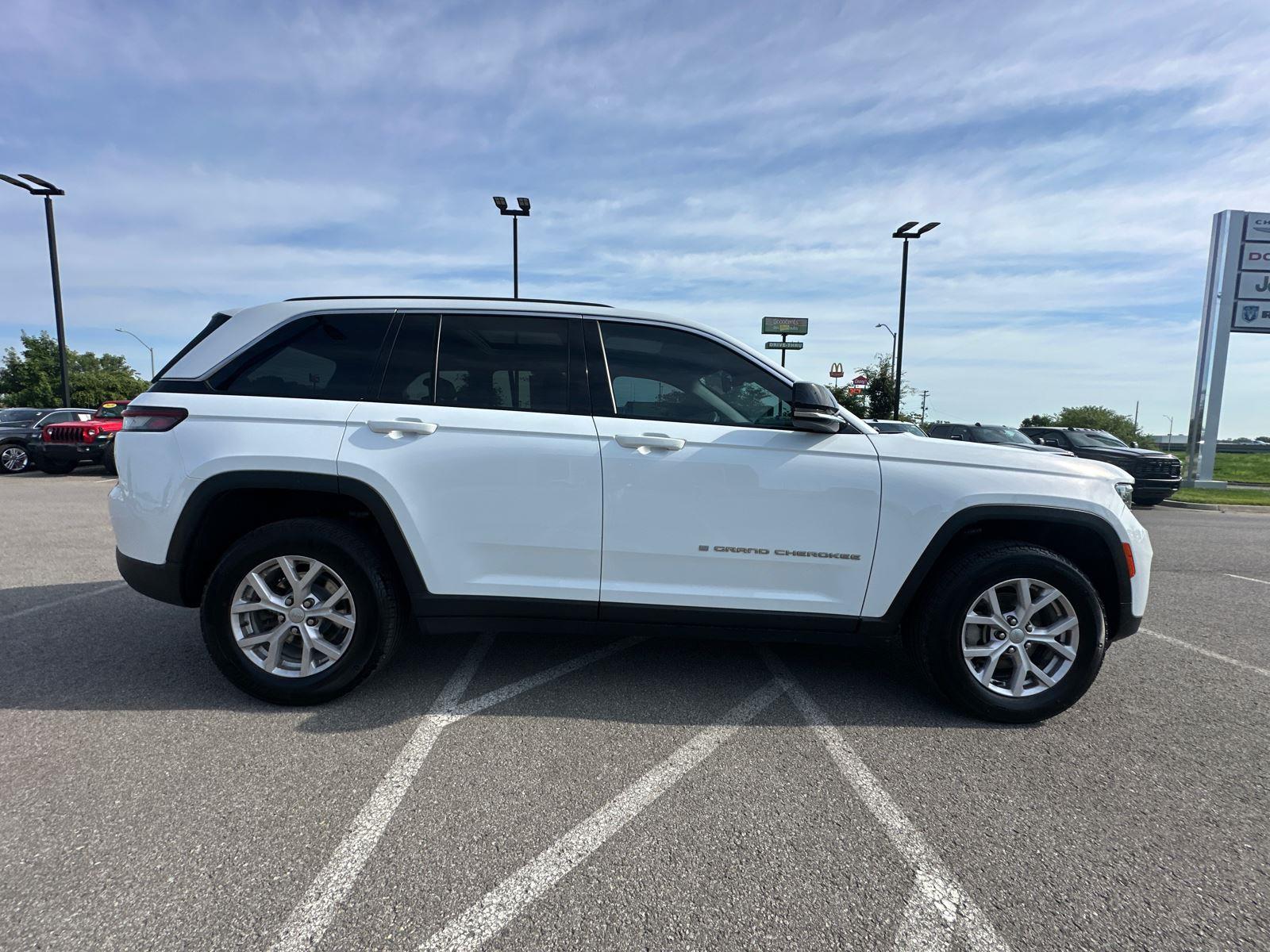 2022 Jeep Grand Cherokee Limited photo 2