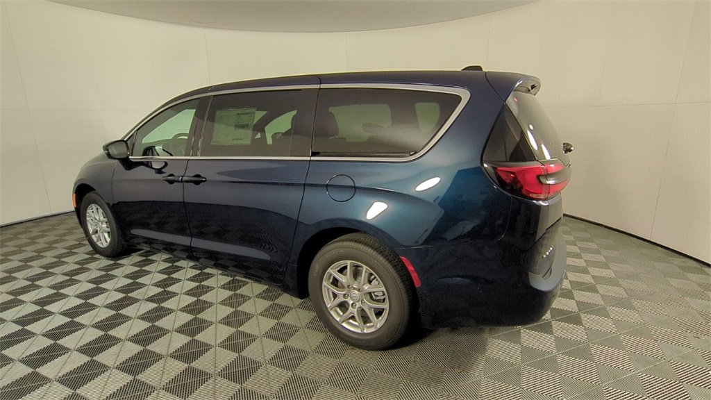 2025 Chrysler Pacifica photo 5