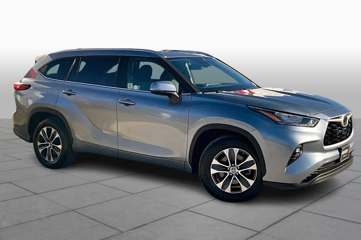 2020 Toyota Highlander XLE photo 2
