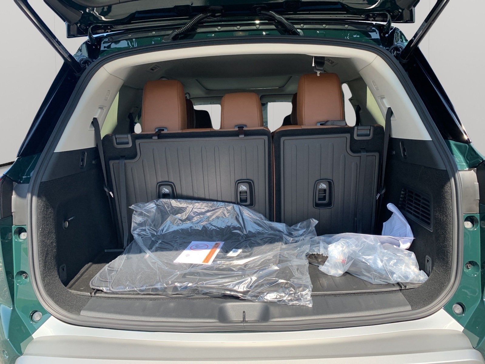2025 Nissan Pathfinder Platinum photo 25