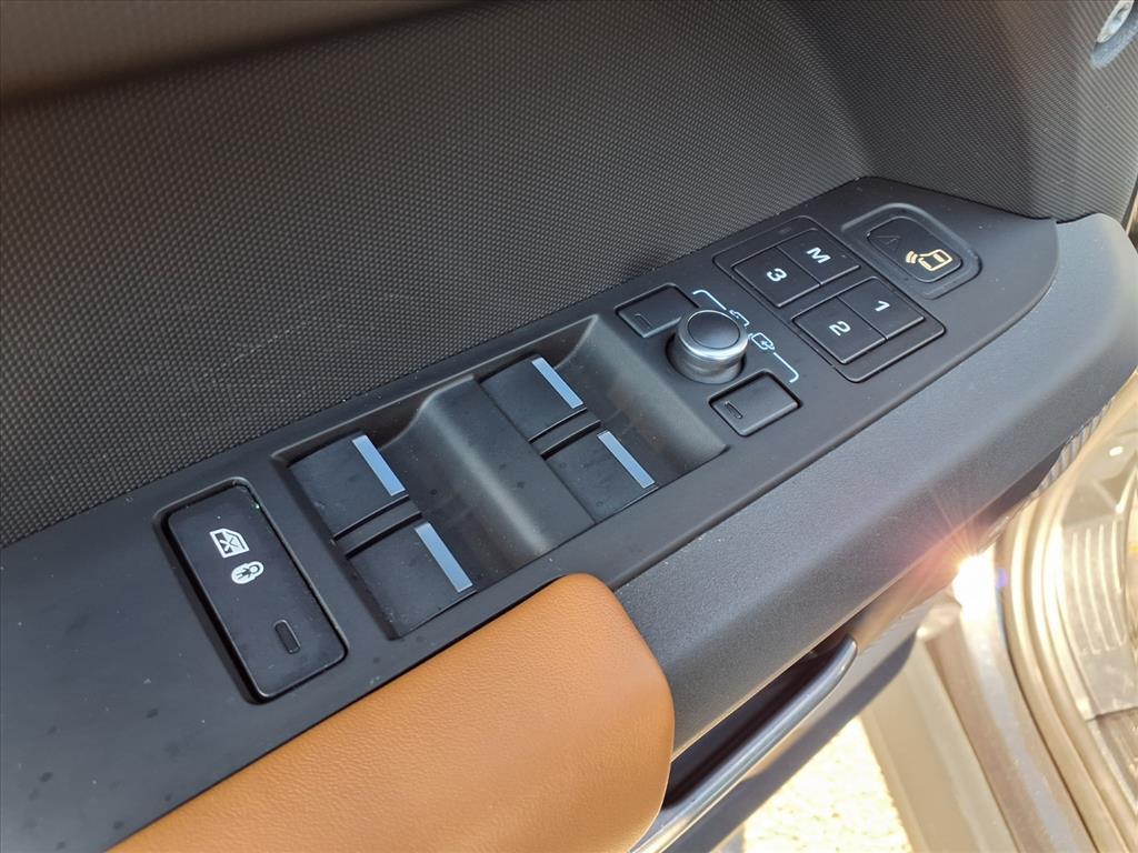 2023 Land Rover Defender 110 X photo 4