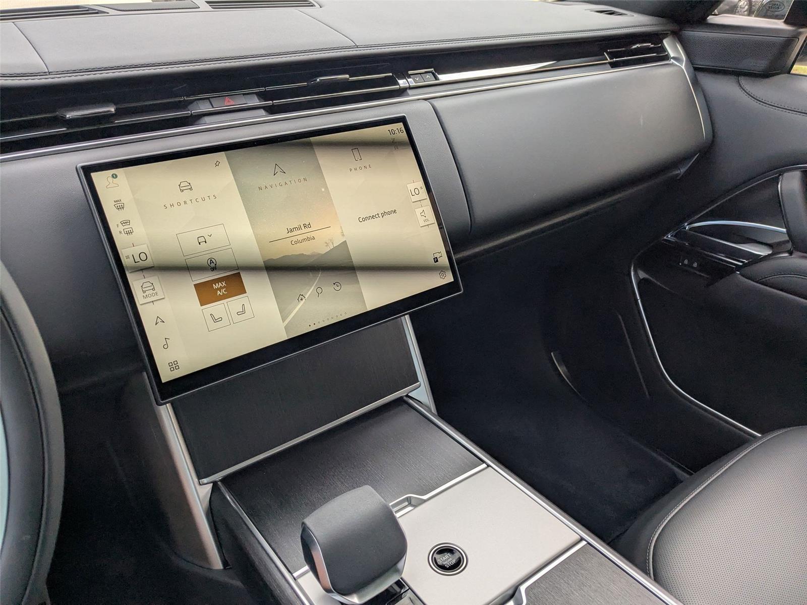 2025 Land Rover Range Rover SE photo 18