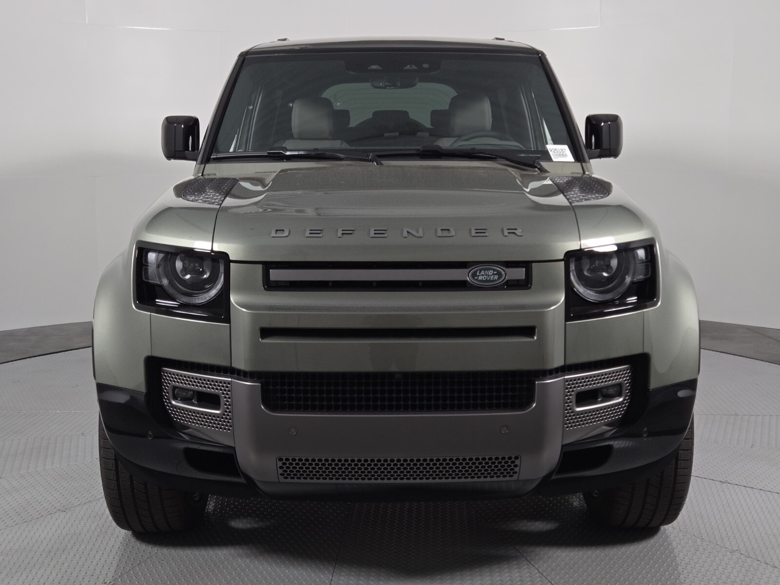 2025 Land Rover Defender X-Dynamic SE photo 8