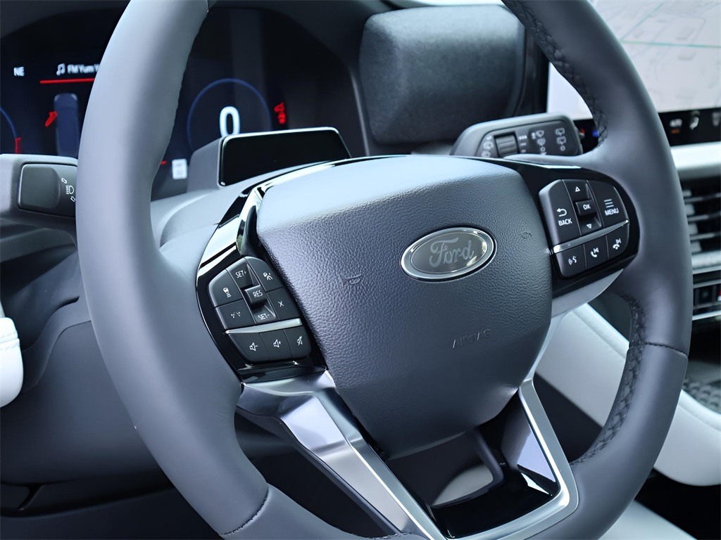 2025 Ford Explorer Platinum photo 18