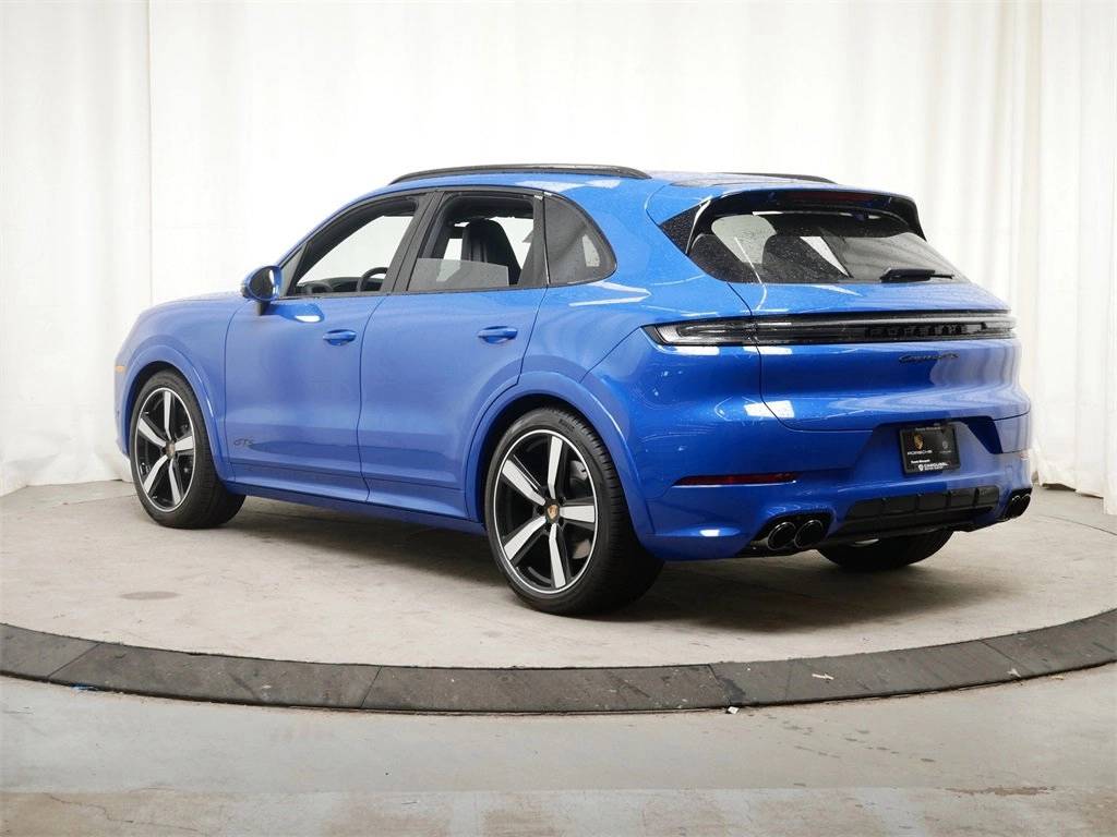 2025 Porsche Cayenne GTS photo 3