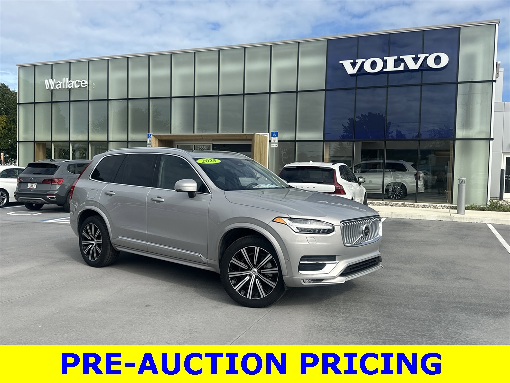 2025 Volvo XC90 Plus's photo