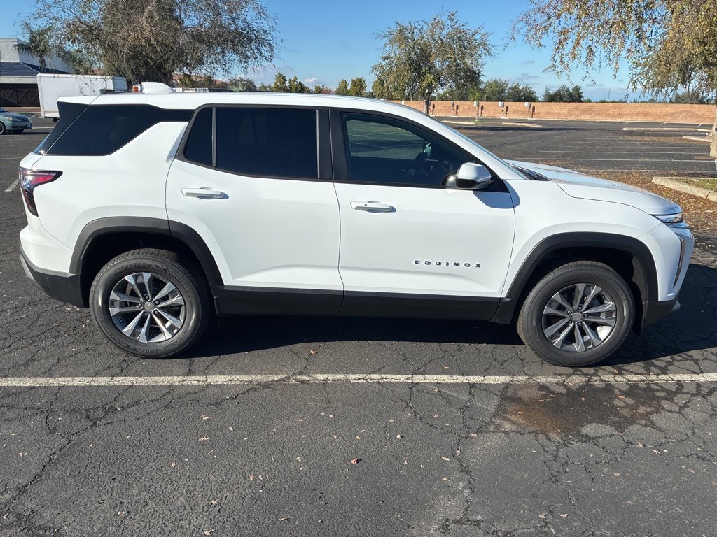 2026 Chevrolet Equinox LT photo 2