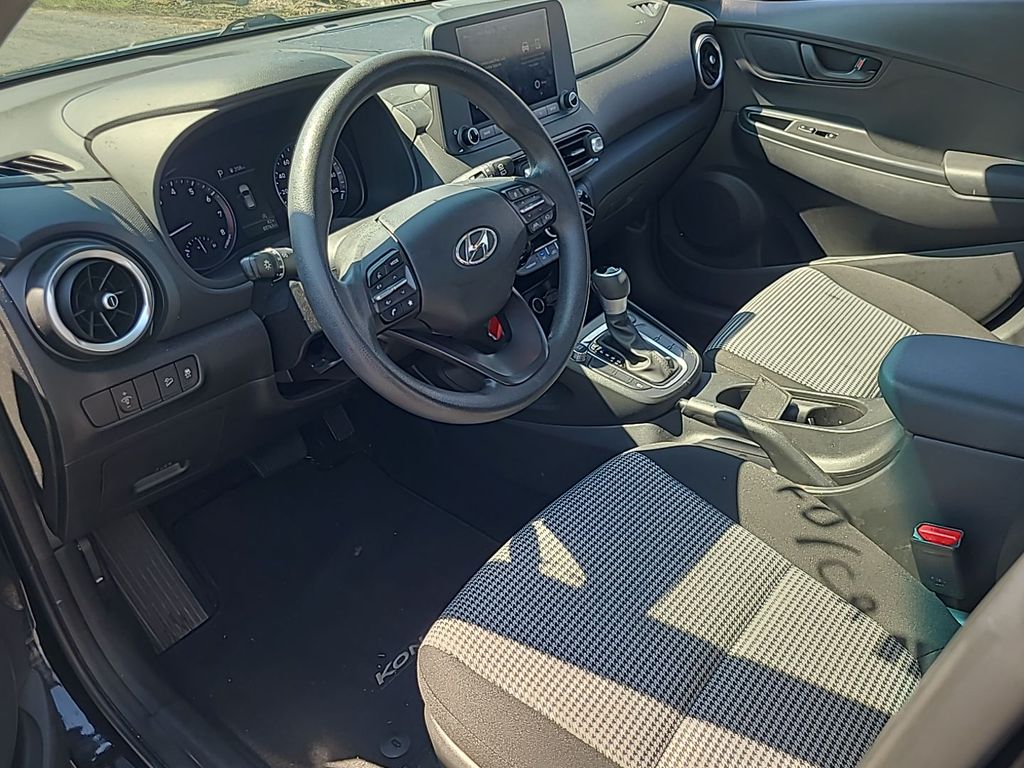 2023 Hyundai Kona SE photo 4