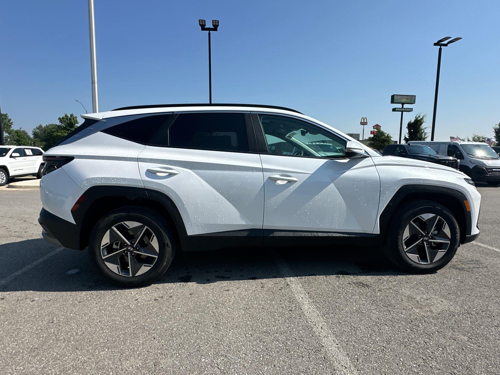 2025 Hyundai Tucson SEL Convenience photo 2