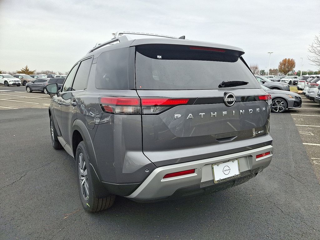 2025 Nissan Pathfinder SL photo 2
