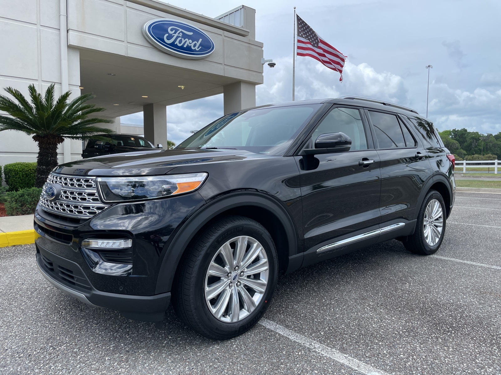 New 2024 Agate Black Metallic Ford Limited image 1