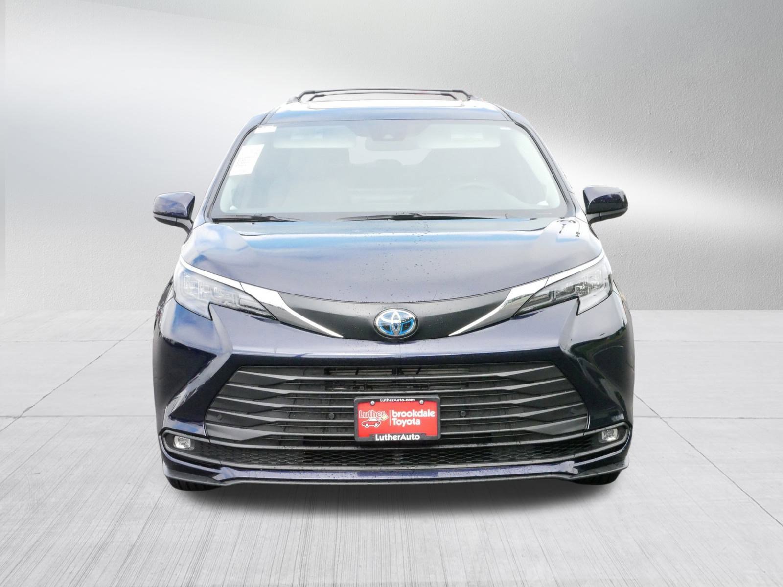 Used 2025 Toyota Sienna XLE with VIN 5TDJSKFC2SS171165 for sale in Brooklyn Center, Minnesota