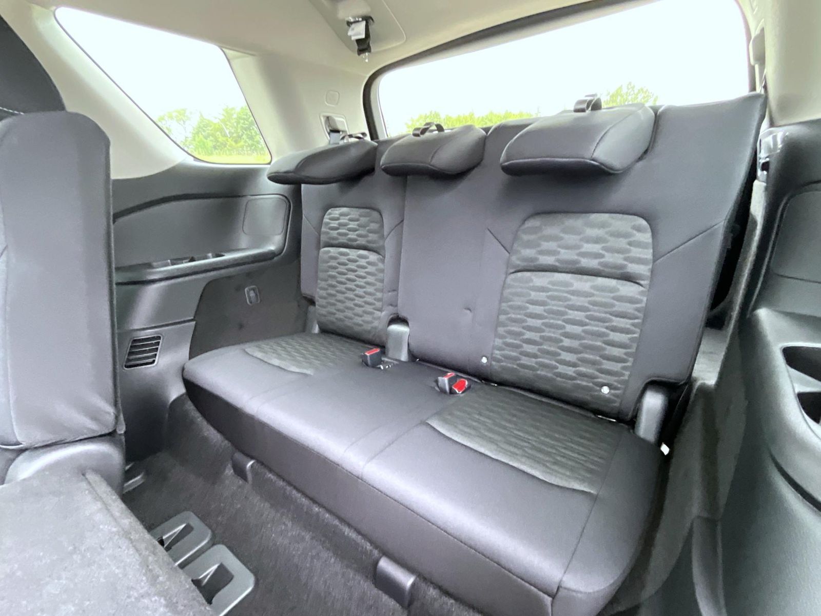 2025 Nissan Pathfinder S photo 11