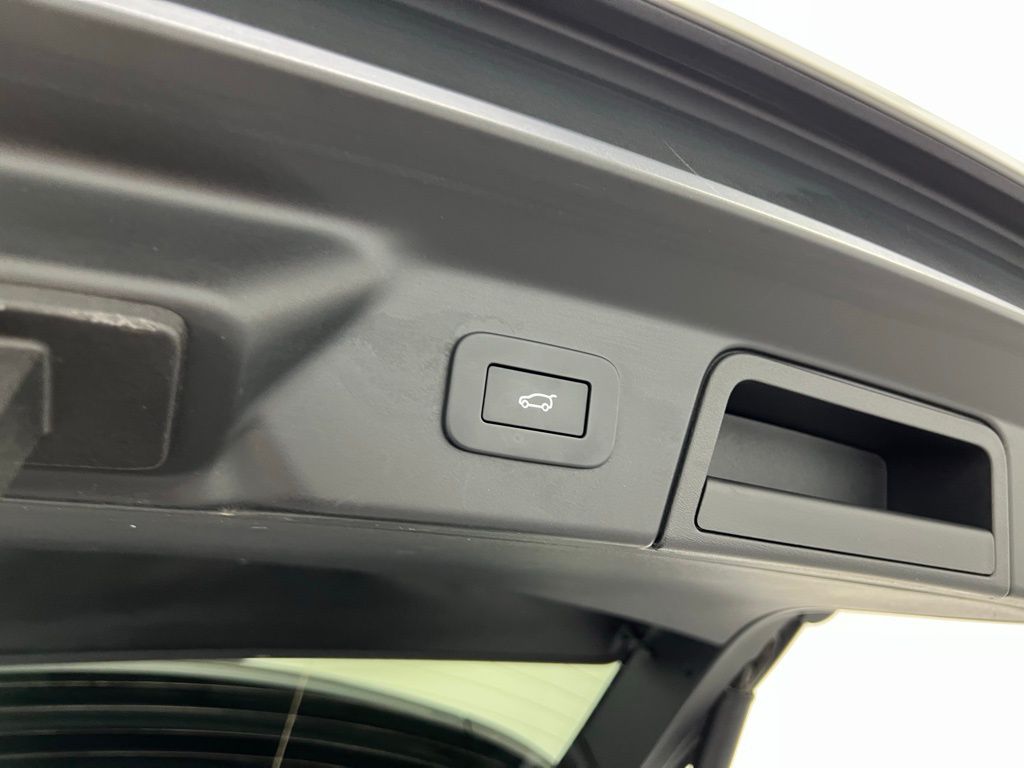 2024 Land Rover Range Rover Velar S photo 35