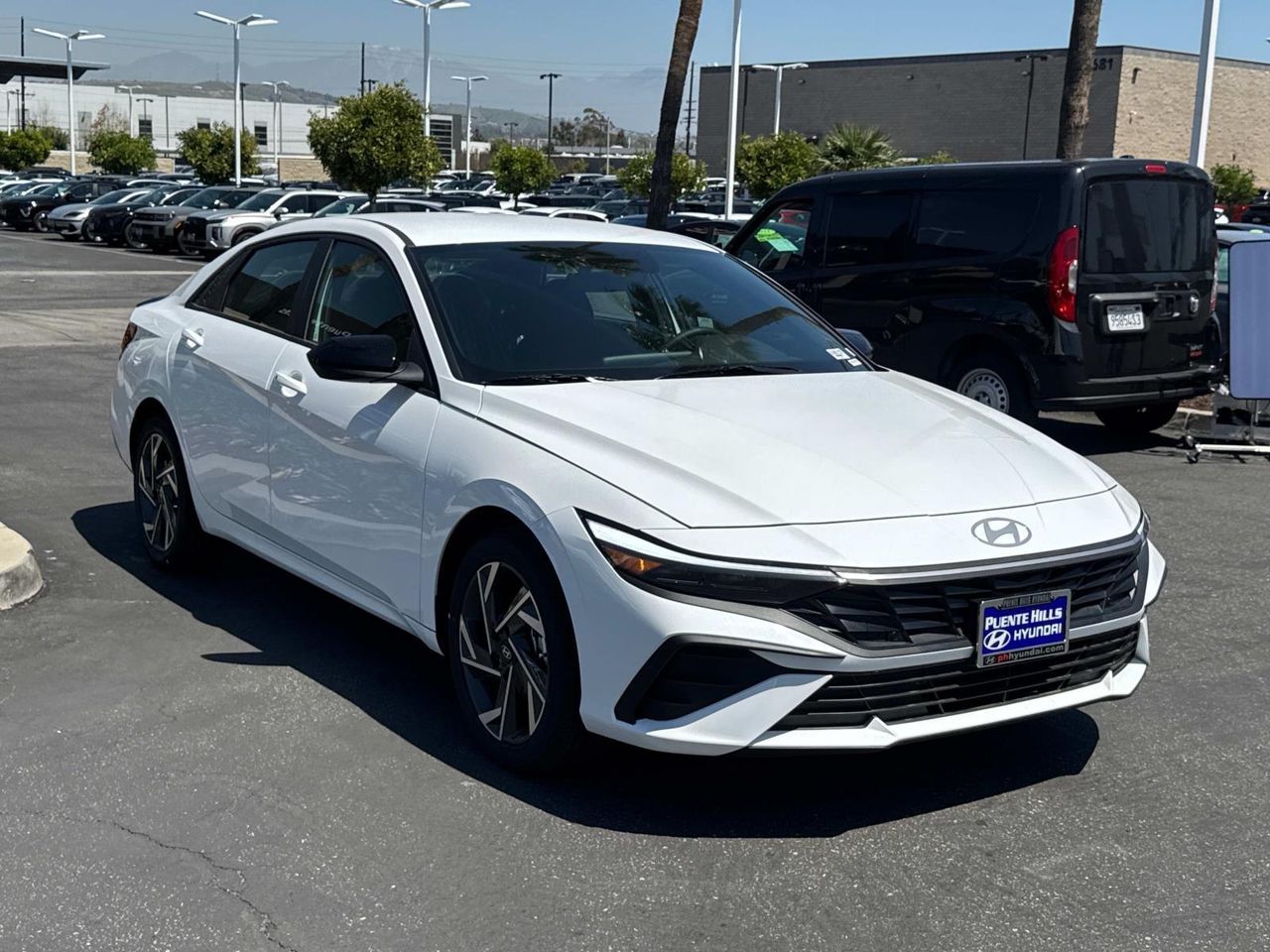 2025 Hyundai Elantra SEL Sport photo 7