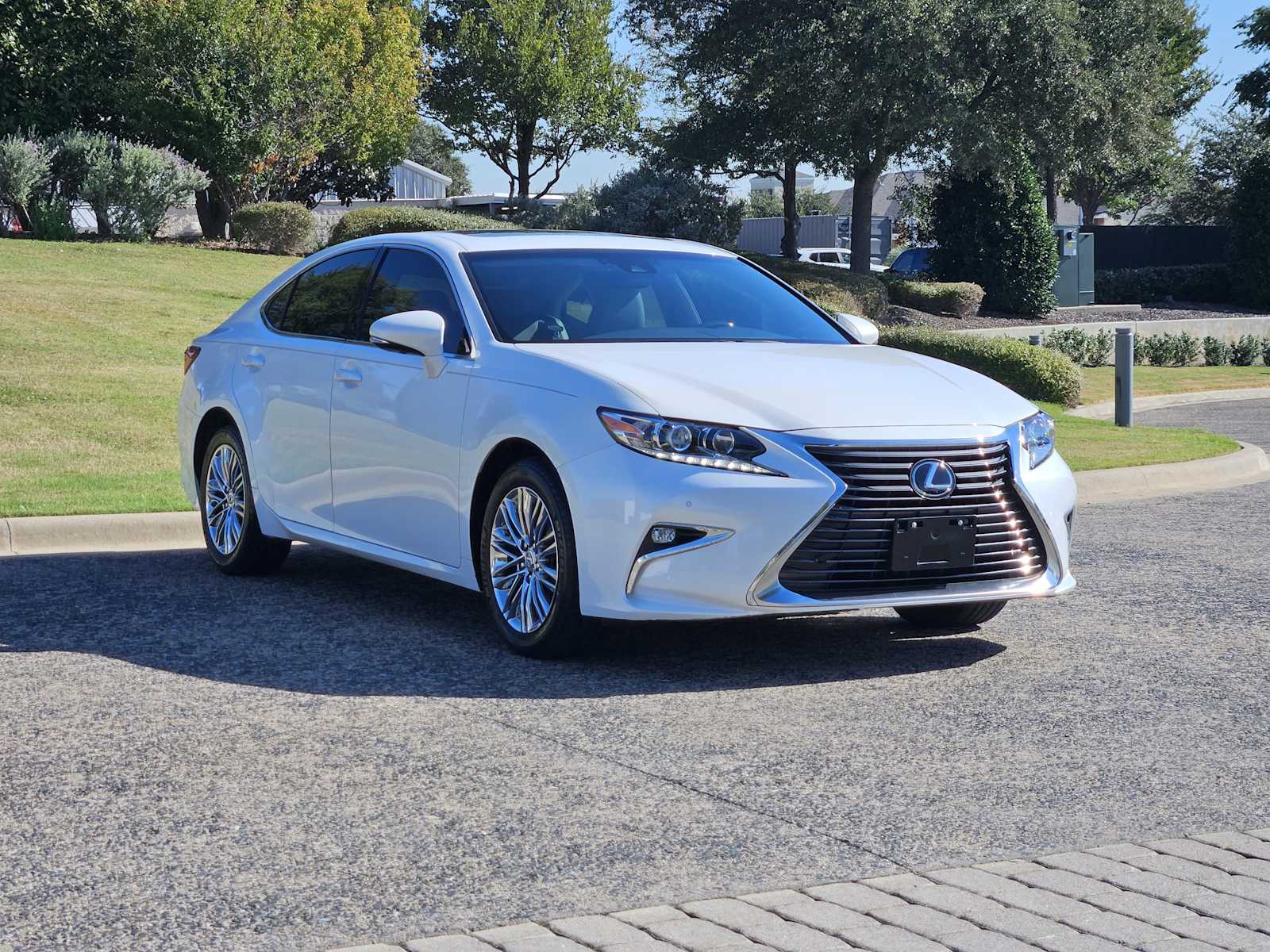 2017 Lexus ES 350 photo 2
