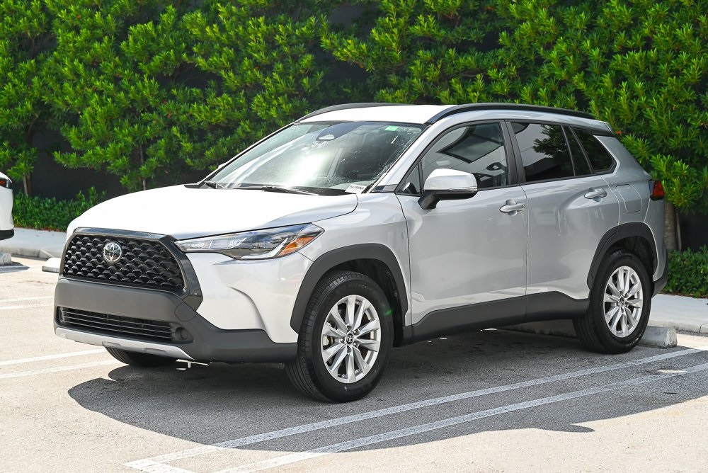 2023 Toyota Corolla Cross LE's photo