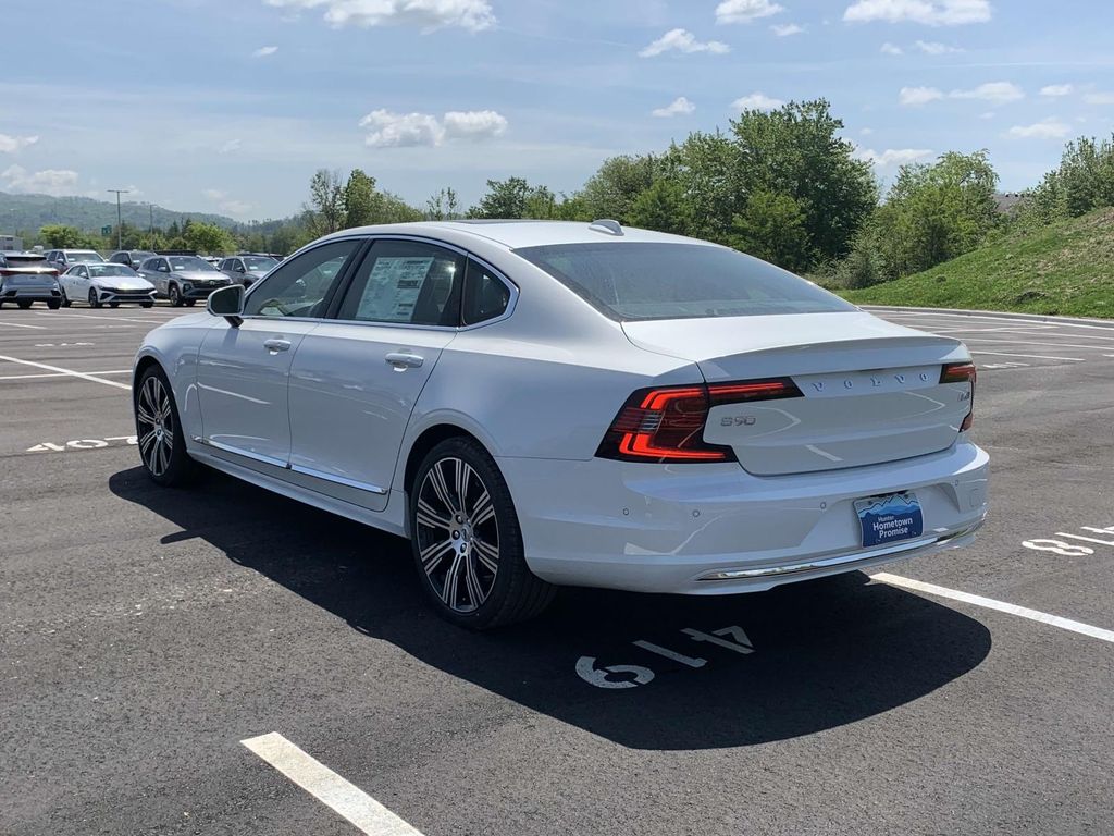 2025 Volvo S90 photo 18