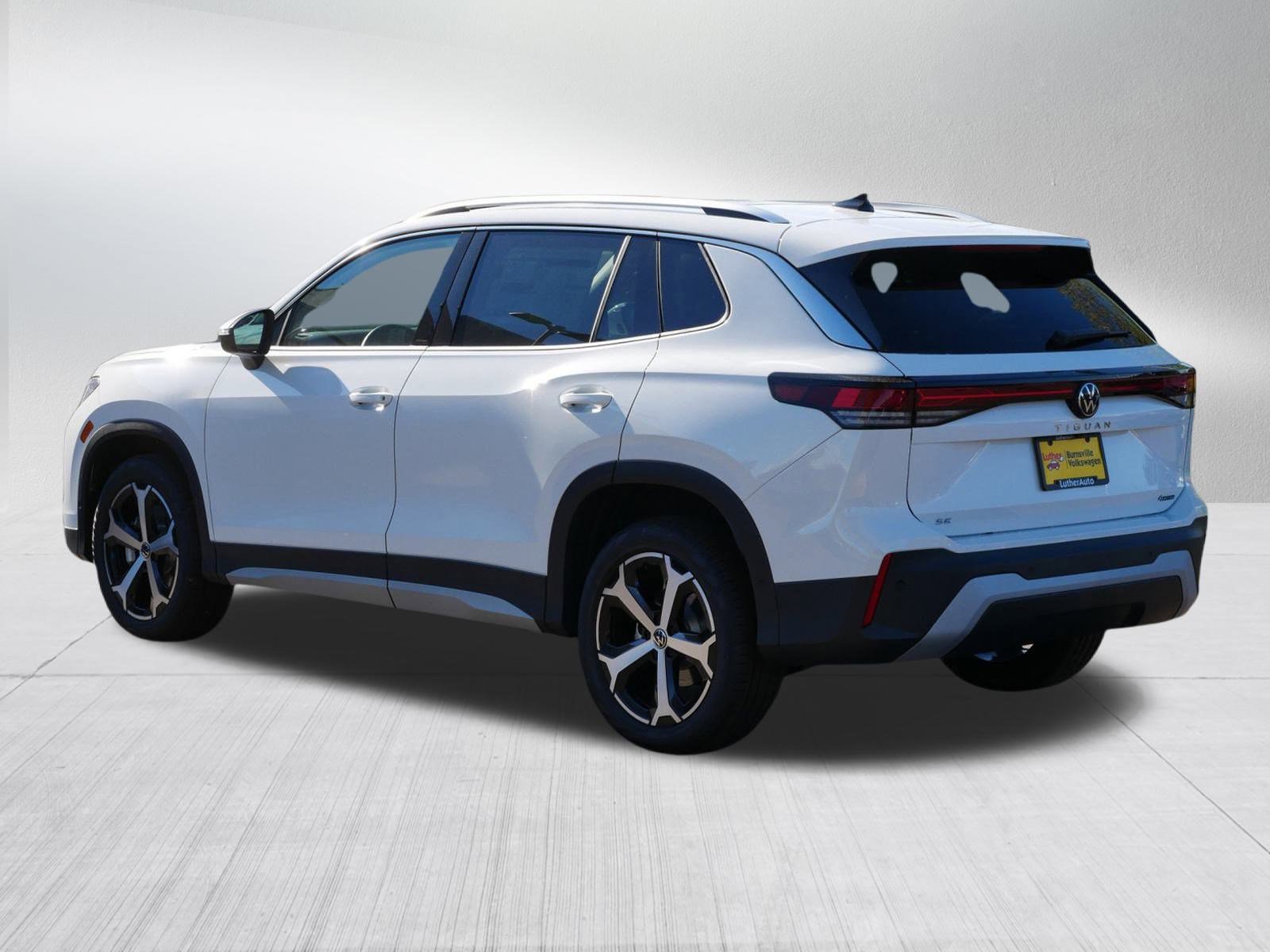 2026 Volkswagen Tiguan SE photo 3