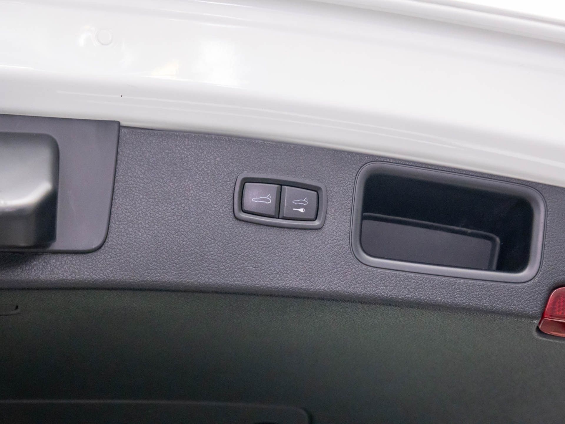 2021 Porsche Macan Base photo 28