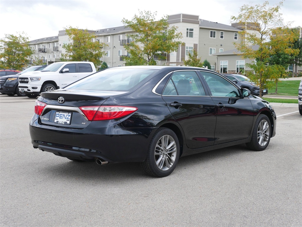 2016 Toyota Camry SE photo 7