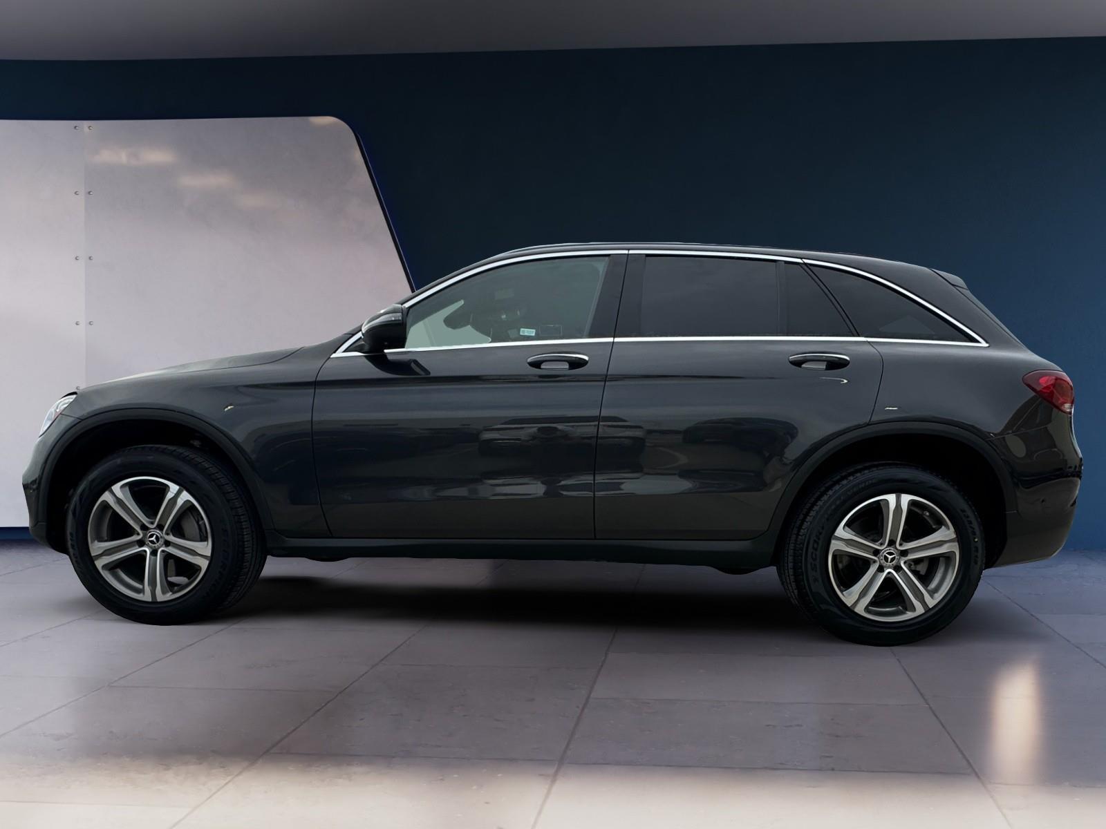 2022 Mercedes Benz GLC 300 photo 2