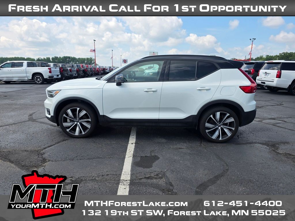 2022 Volvo XC40 Recharge P8 Ultimate photo 2