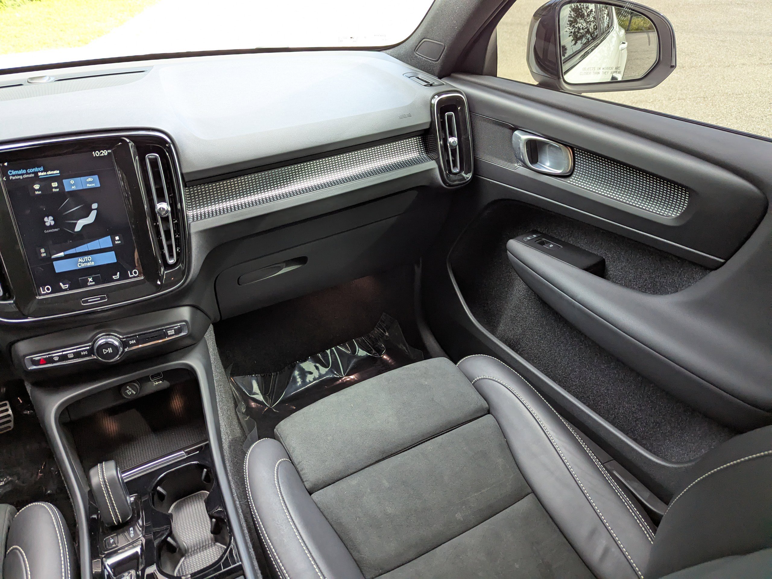 2021 Volvo XC40 R-Design photo 10