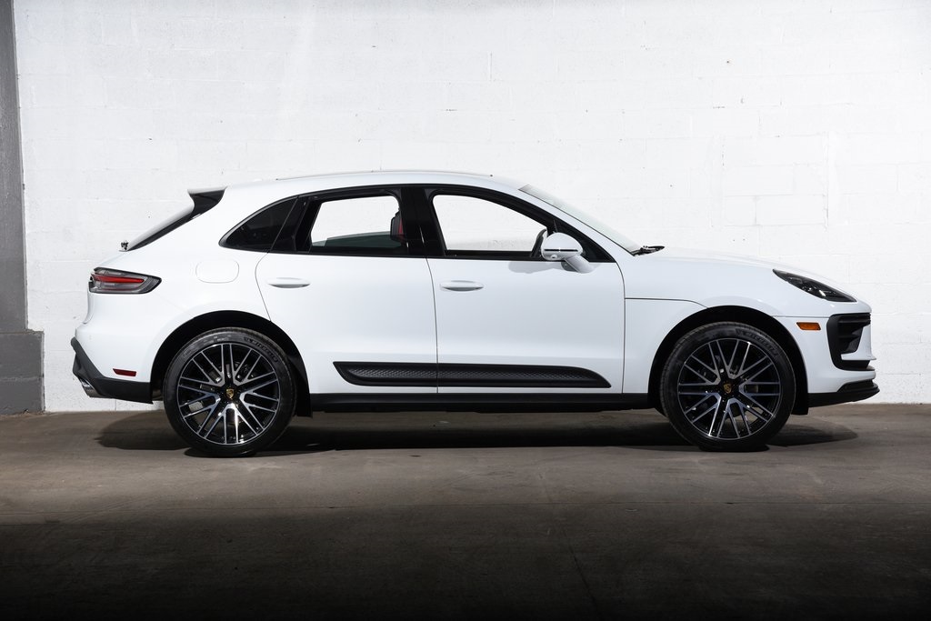 2026 Porsche Macan T photo 8