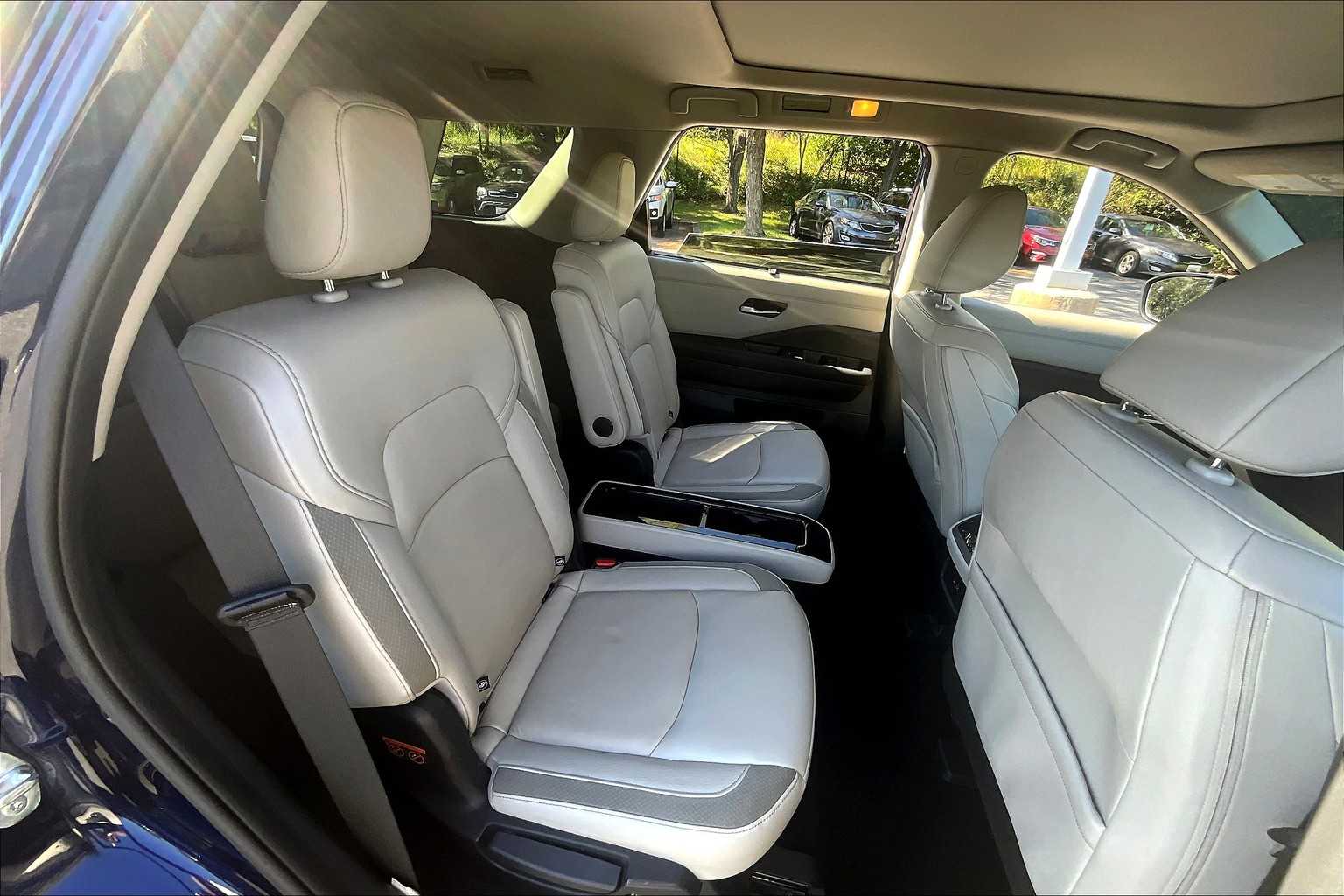 2023 Nissan Pathfinder SL photo 19