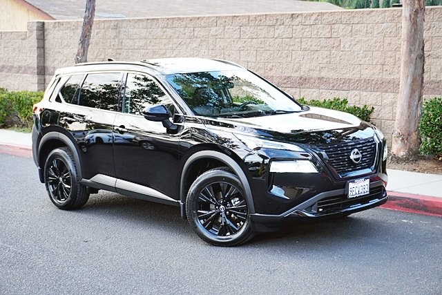 2023 Nissan Rogue SV photo 2
