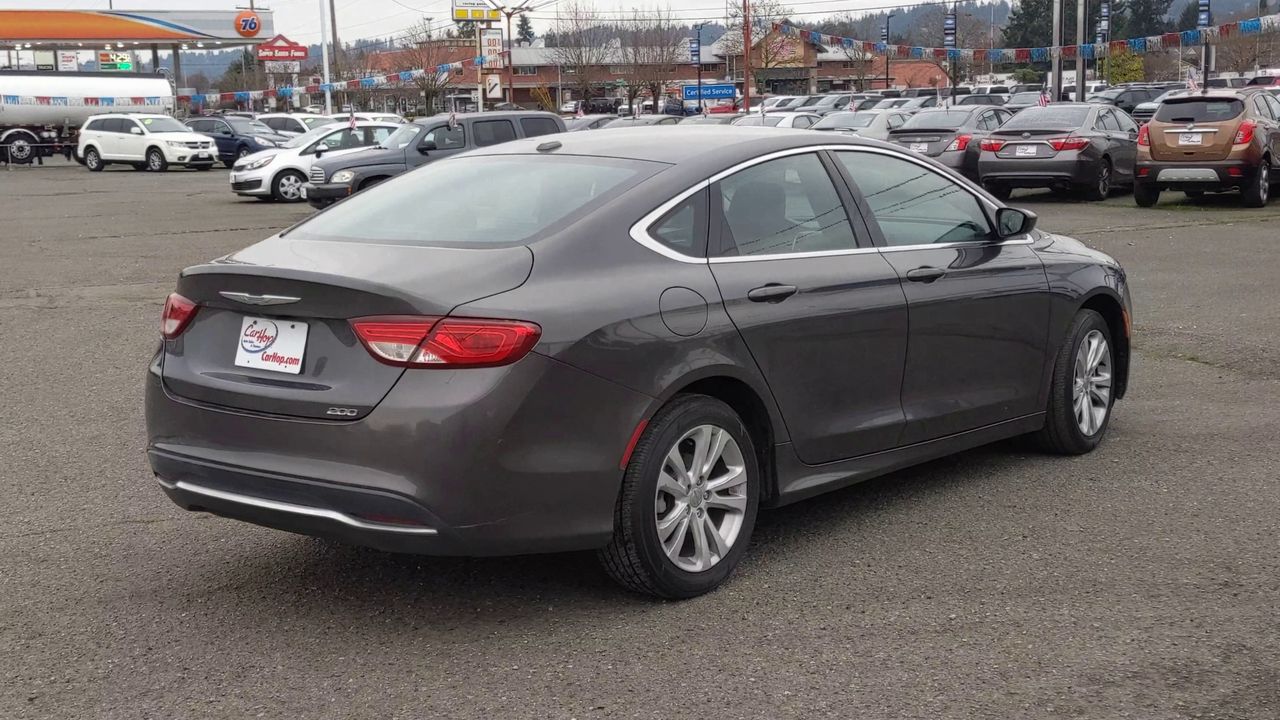 2015 Chrysler 200 Limited photo 2