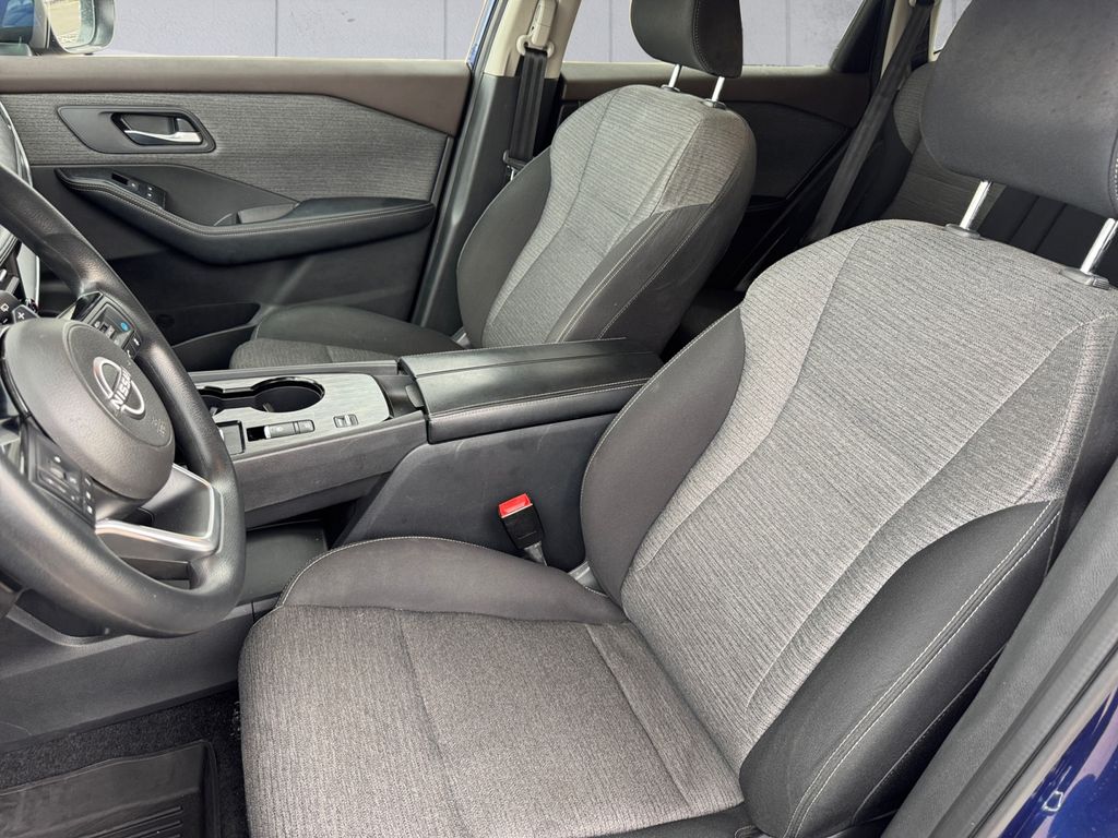 2023 Nissan Rogue SV photo 8