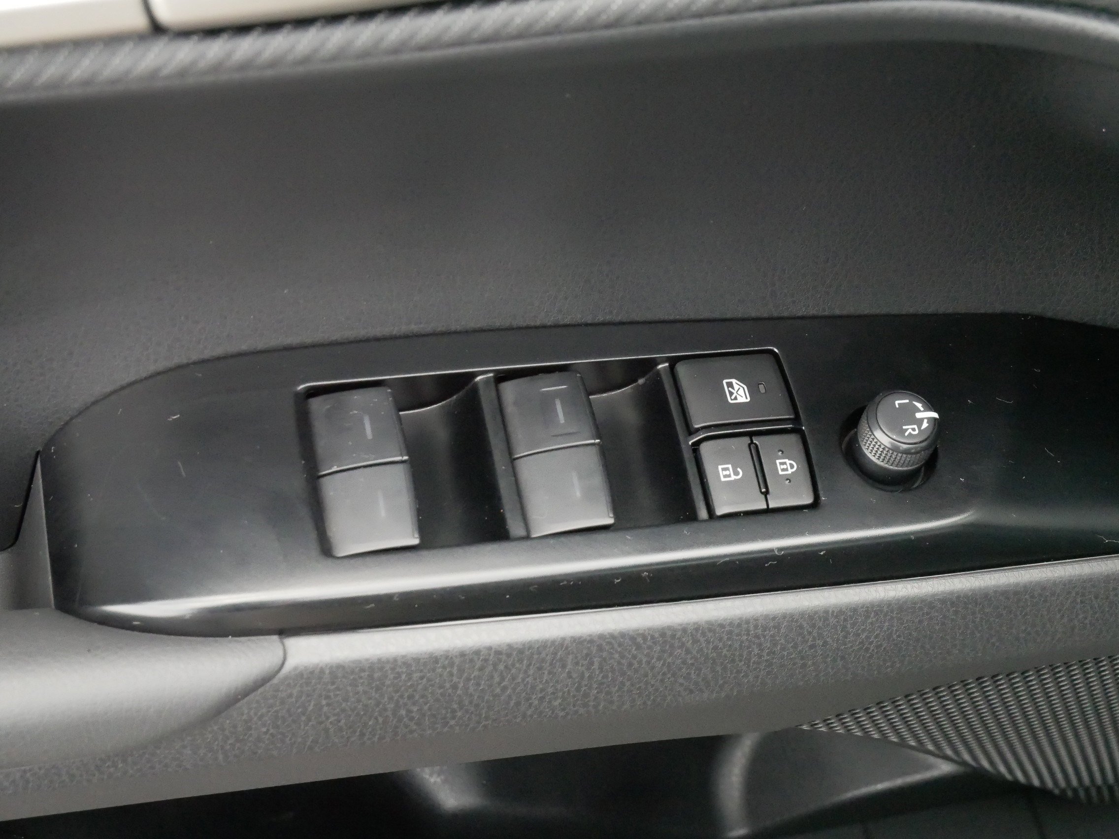 2025 Toyota Camry SE photo 18