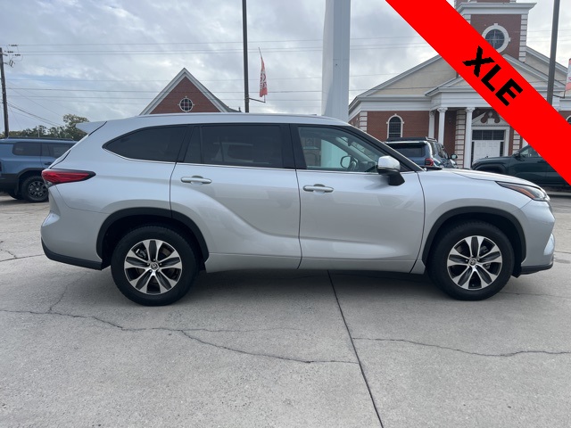 2021 Toyota Highlander XLE photo 4