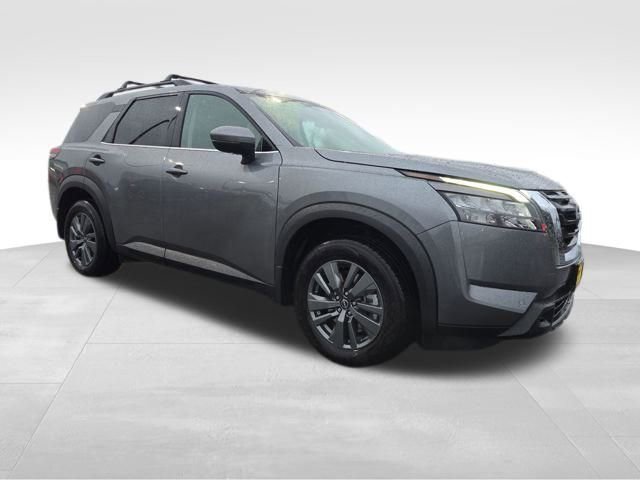 2024 Nissan Pathfinder SV's photo