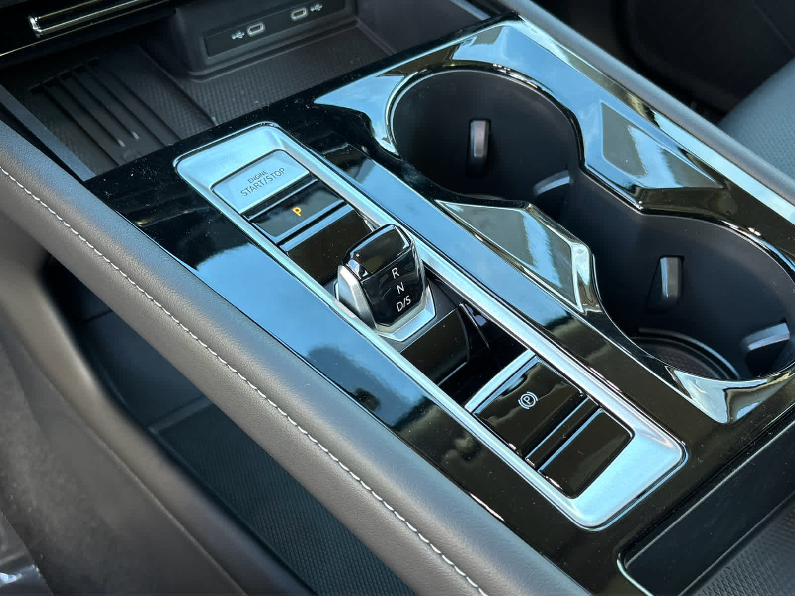 2025 Volkswagen Atlas SE Technology photo 17