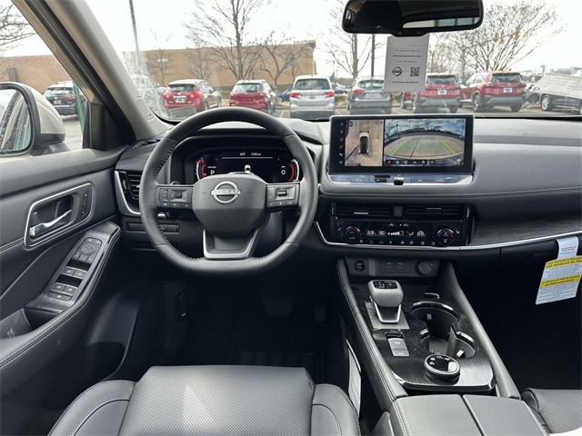 2025 Nissan Rogue Platinum photo 2