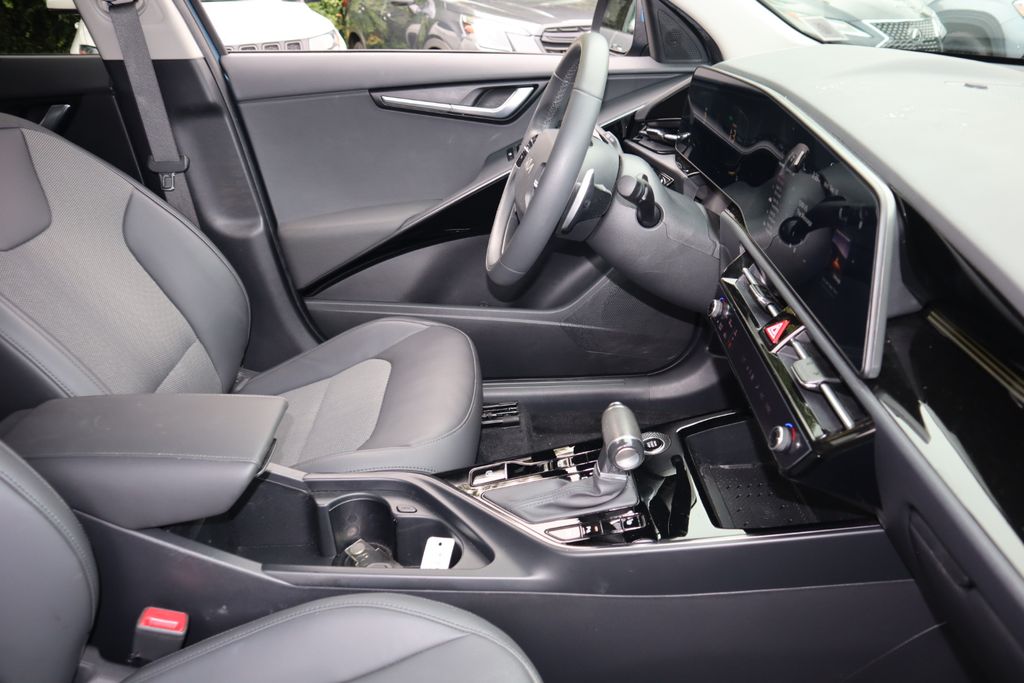 2024 Kia Niro EX photo 22