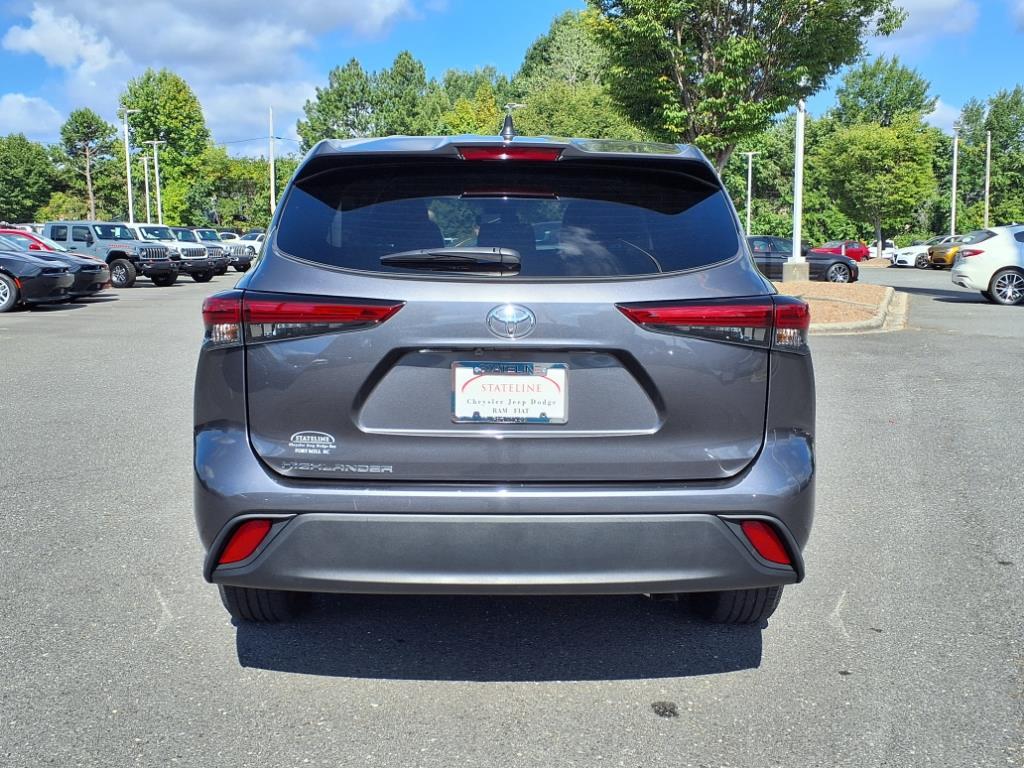 2023 Toyota Highlander L photo 16