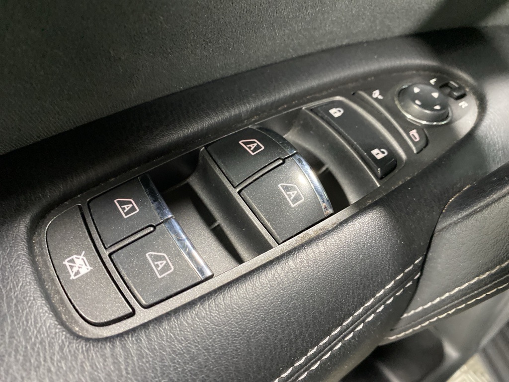 2019 Nissan Armada SV photo 18