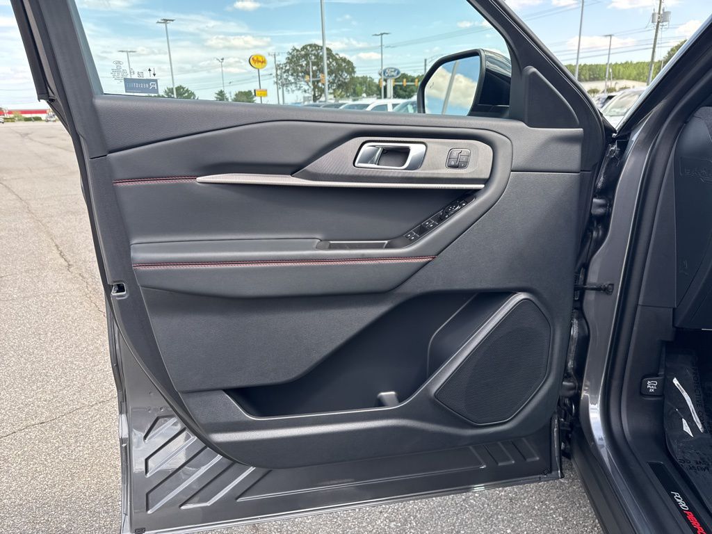 2025 Ford Explorer ST photo 12
