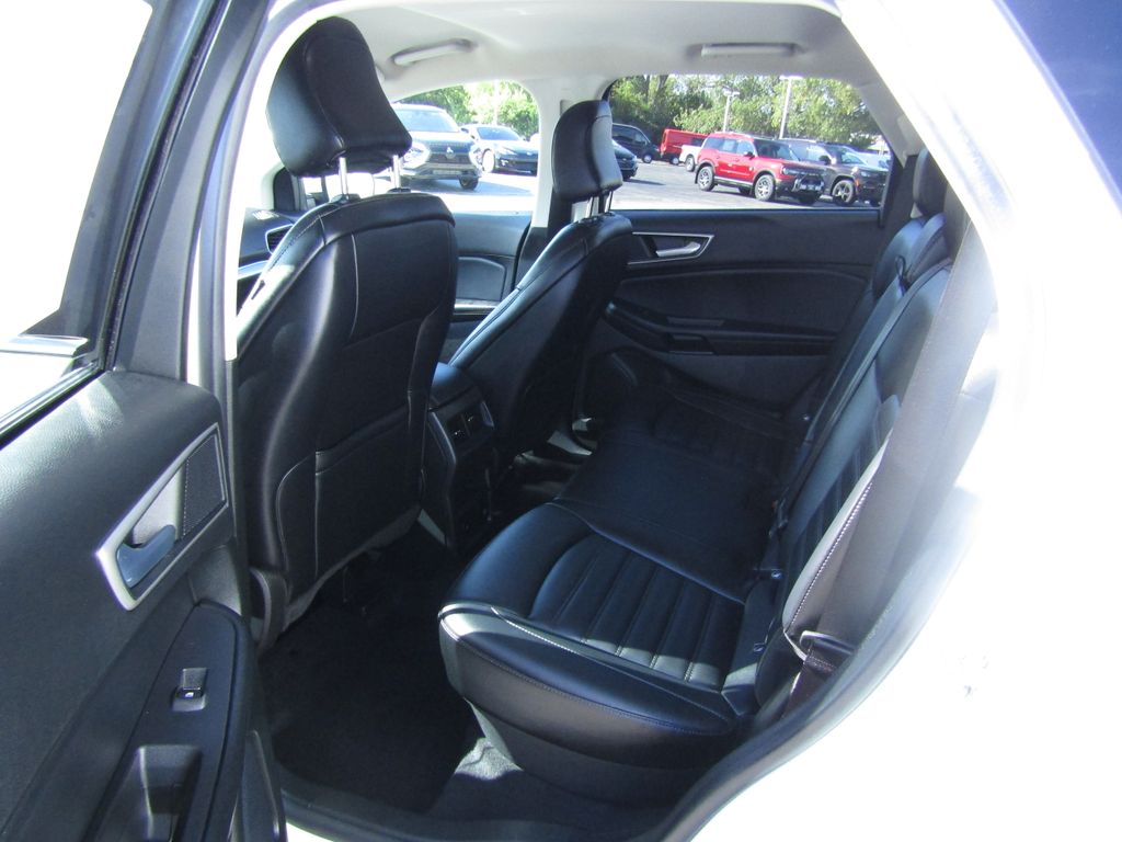 2022 Ford Edge SEL photo 15