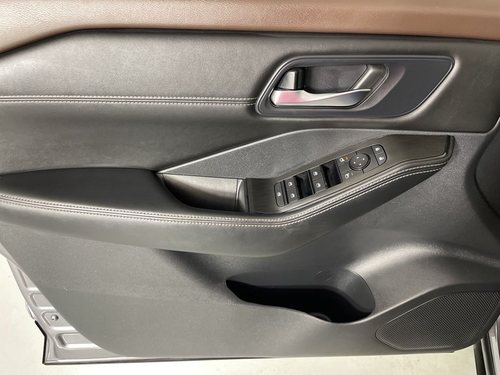 2023 Nissan Rogue SV photo 14