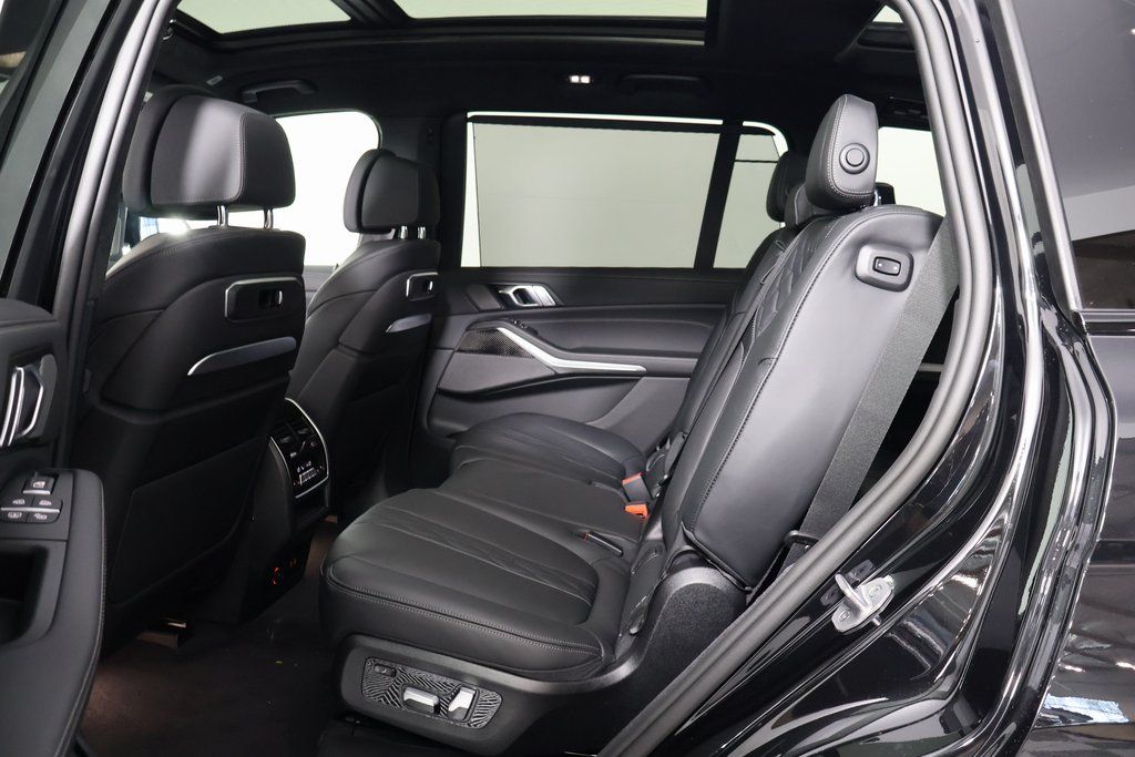 2026 Bmw X7 M60i photo 6